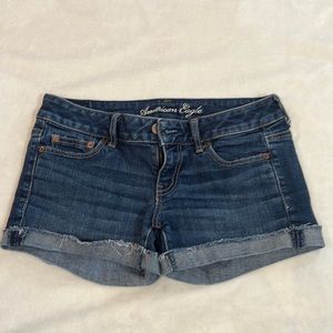 Low rise AE shorts